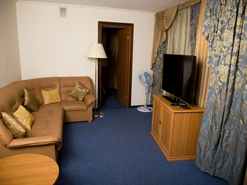 Люкс 4-местный 2-комнатный DBL