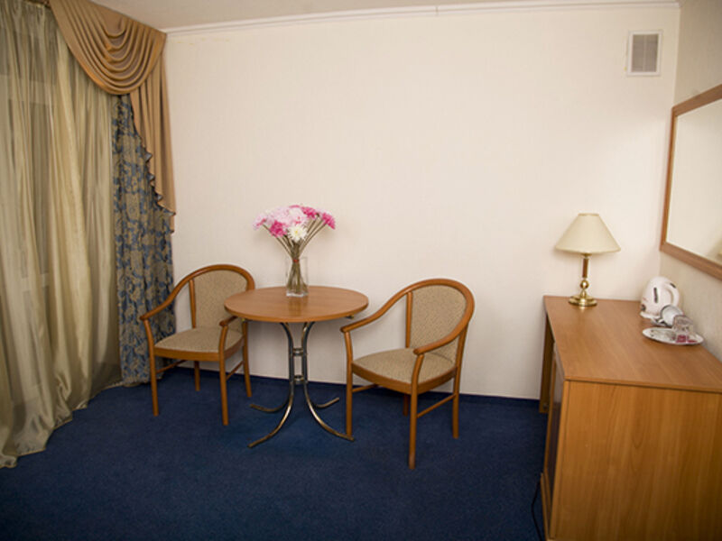 Люкс 4-местный 2-комнатный DBL