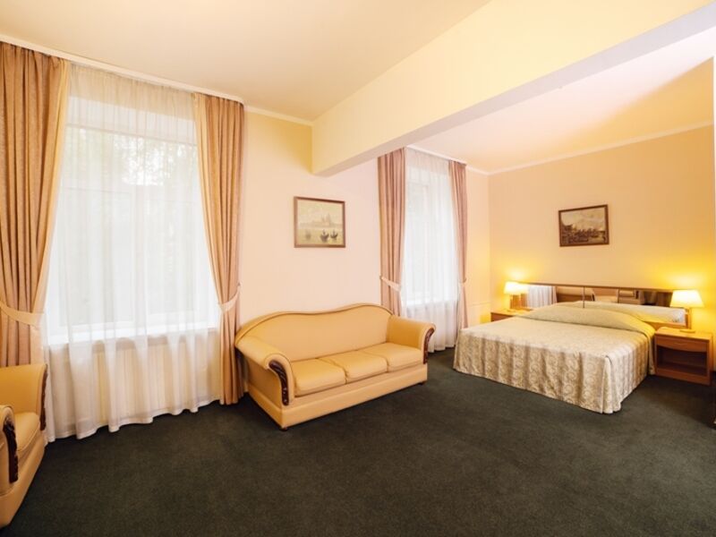 Студио (Studio)