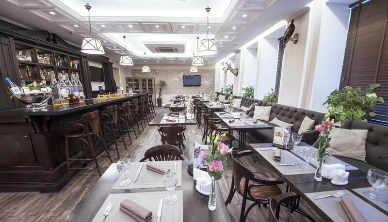 Холл | Бристоль, Ленинградская область