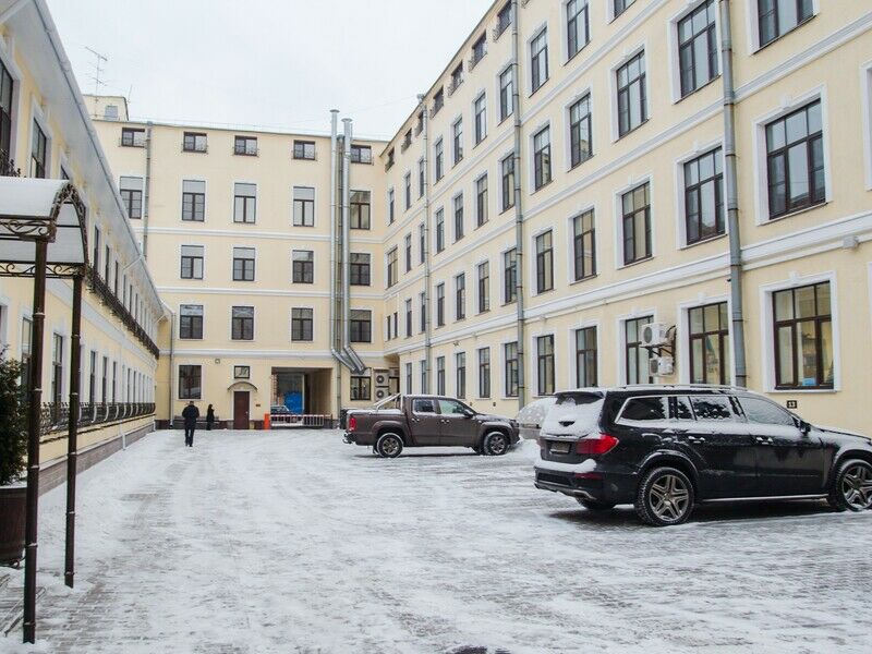 Парковка | Отель на Римского-Корсакова, Ленинградская область