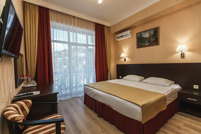 Стандарт 2-местный 1-комнатный с балконом с видом на горы (корпус А)