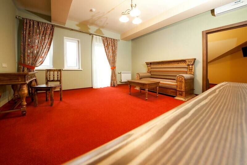 Семейный 4-местный 3-комнатный (Парадный)