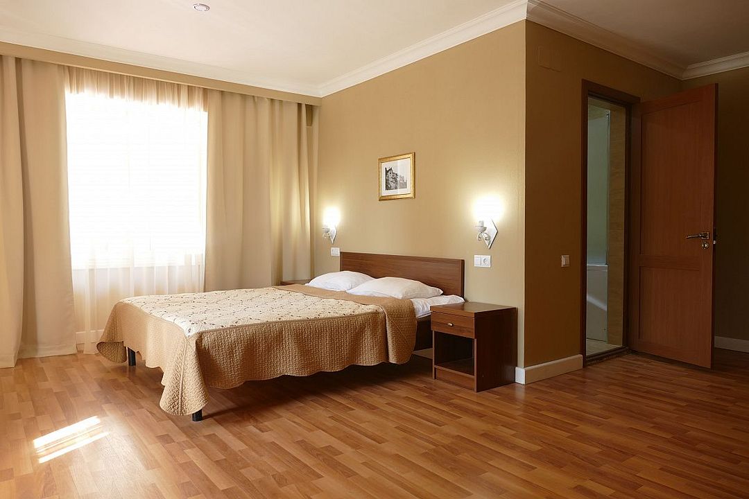 Люкс 2-местный 2-комнатный Корпус Шале