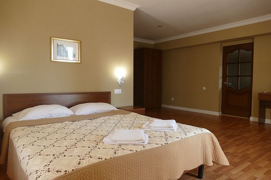 Люкс 2-местный 2-комнатный Корпус Шале