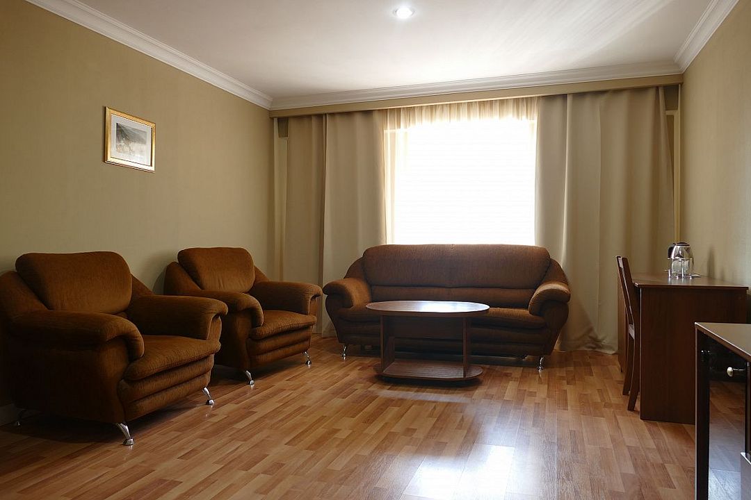 Люкс 2-местный 2-комнатный Корпус Шале