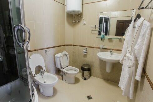 Апартаменты 4-местные 3-комнатные №10-11 (вид на море, 2этаж), 120 м2