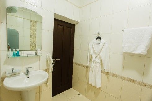 Люкс 2-местный 2-комнатный № 2 (вид на море, 1этаж)