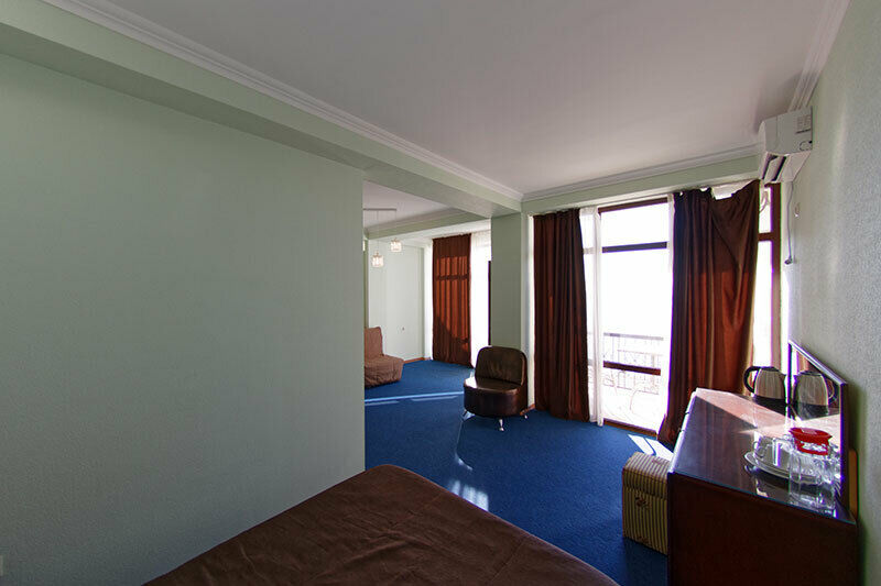 Люкс Семейный 4-местный с видом на море