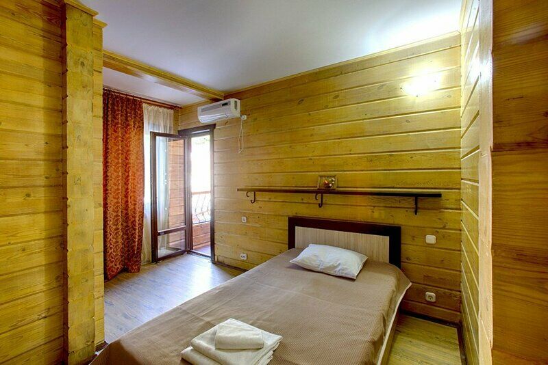 Стандарт 1-местный 1-комнатный (с балконом)