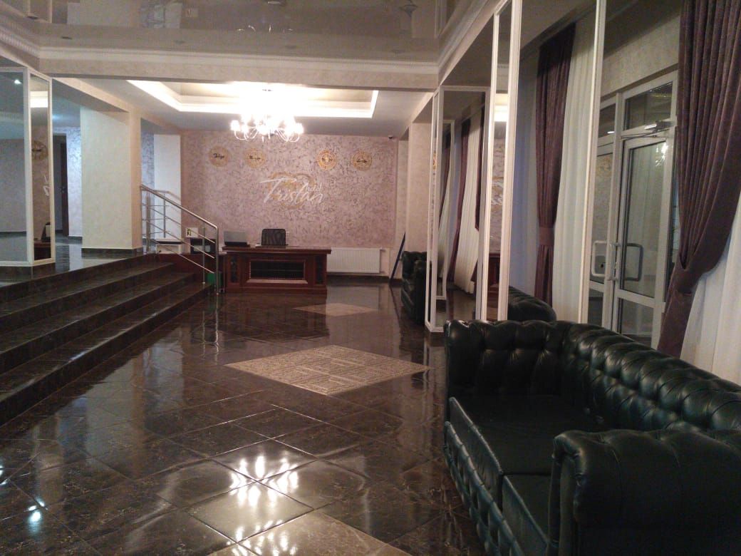 Холл | Тристан, Гагрский район