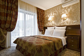 Люкс 2-местный 2-комнатный ПК (корпус 1), Отель Alex Resort & Spa Hotel, Гагра