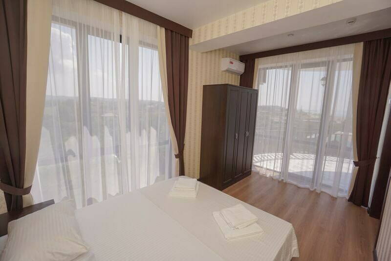 Люкс 2-местный 2-комнатный с балконом Главный корпус