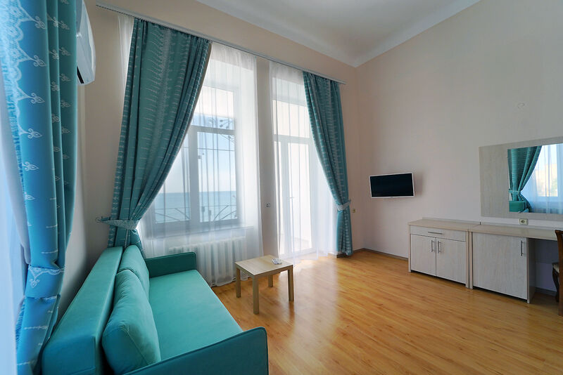 Люкс 2-местный 1-комнатный (с балконом и видом на море №7) (2)