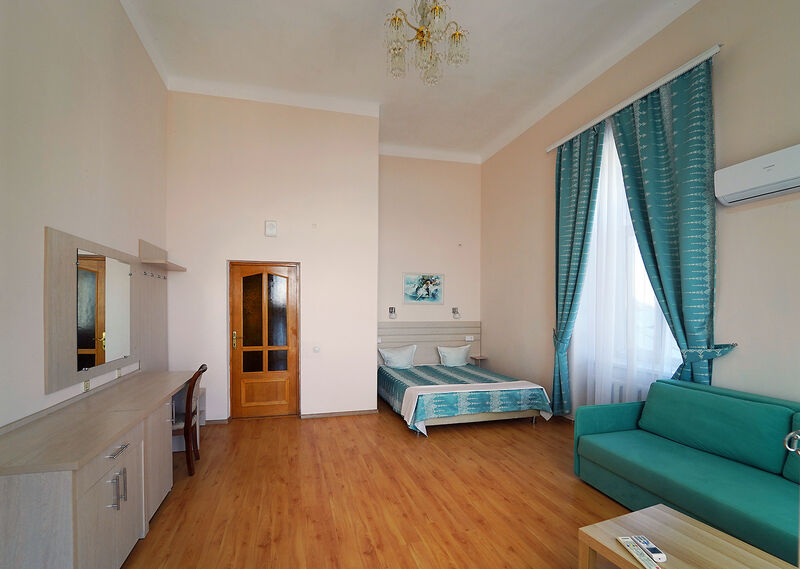 Люкс 2-местный 1-комнатный (с балконом и видом на море №7) (8)