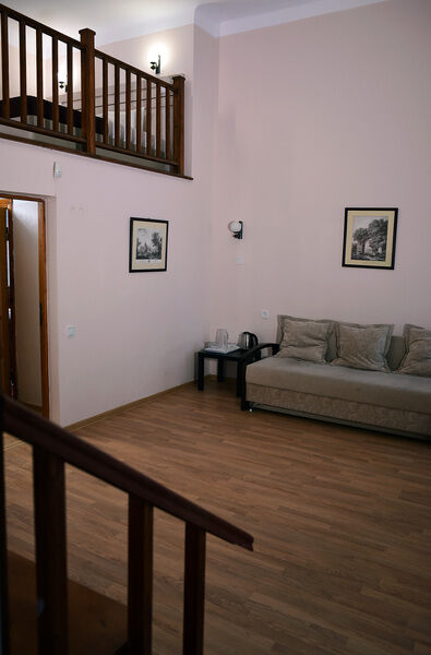 Семейный 3-местный 2-уровневый (с видом на море без балкона №3) (6)