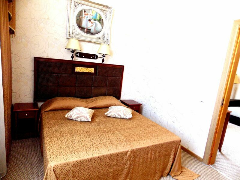 Люкс 4-местный 3-комнатный