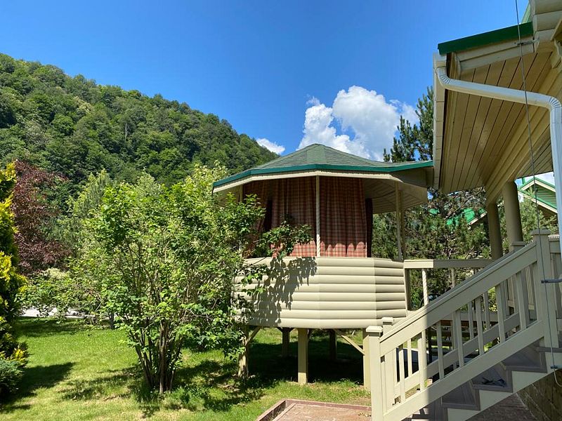 Вилла с беседкой