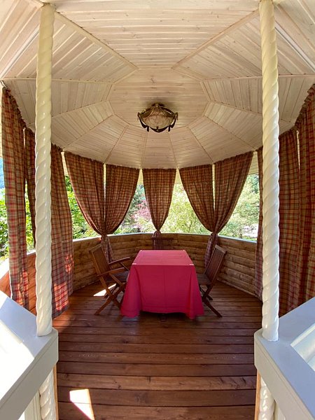 Вилла с беседкой