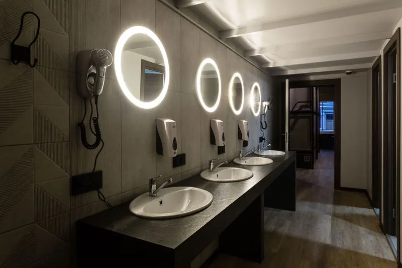 Санузел на этаже | 4U Capsule Hotel, Ленинградская область