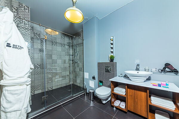 Junior Suite SV2 bathroom