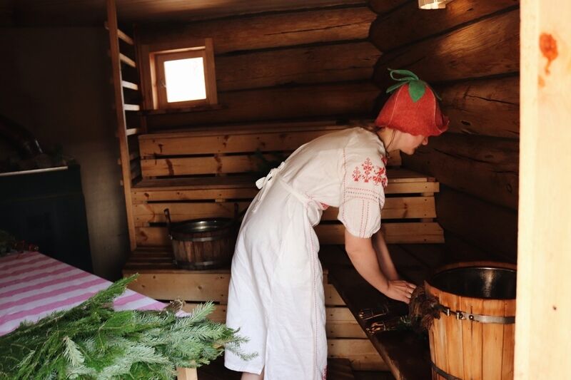 Парение вениками