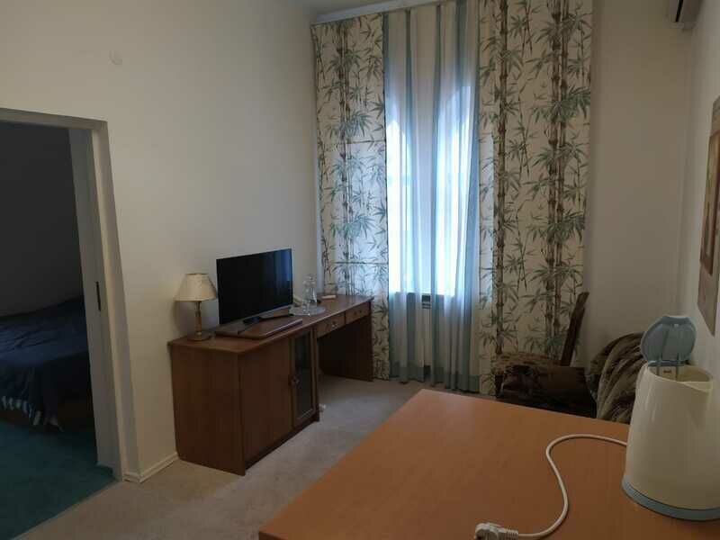 Джуниор сюит 4-местный 3-комнатный без балкона №4 (Восток) (3)