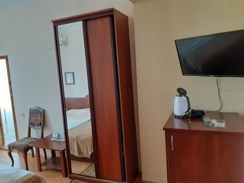 Стандартный 2-местный 1-комнатный с длинным балконом и ванной (Юг) (3)