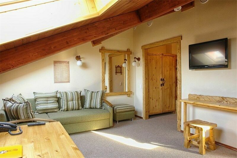 Сюит 2-местный 2-комнатный (Мансардный)