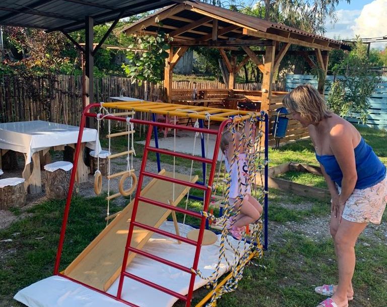 Дворик Новая, 10 | Розовая Пантера, Гагрский район