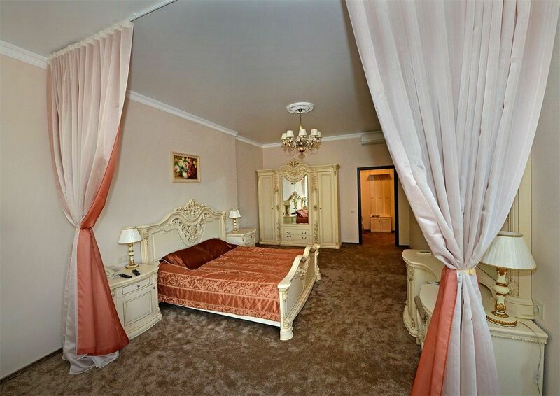 Джуниор сюит 2-местный (Большой дворец 4 звезды)