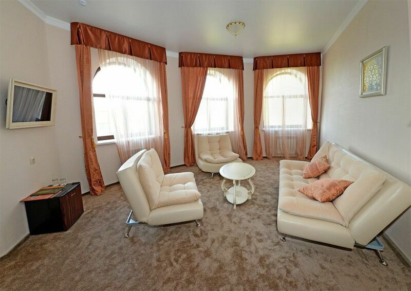 Джуниор сюит 2-местный (Большой дворец 4 звезды)