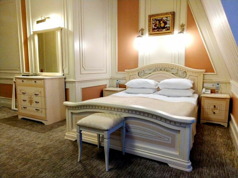 Джуниор сюит 2-местный 1-комнатный (замок Империал, 4 звезды)