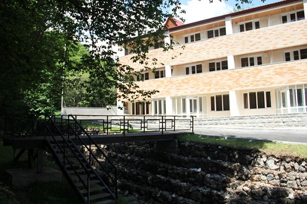 Фасад | Цахкаовит, Котайская область