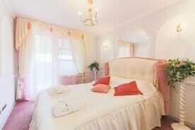 Люкс 2-местный Свадебный, Парк-отель Тропикана, Солнечногорский район