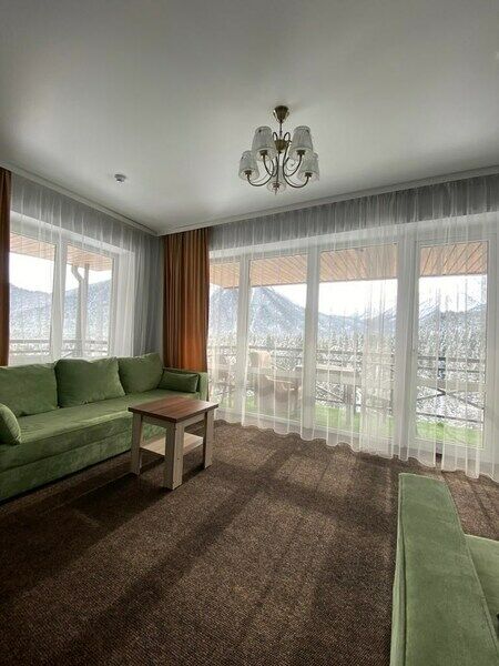 Люкс 2-местный 2-комнатный (с видом на горы)