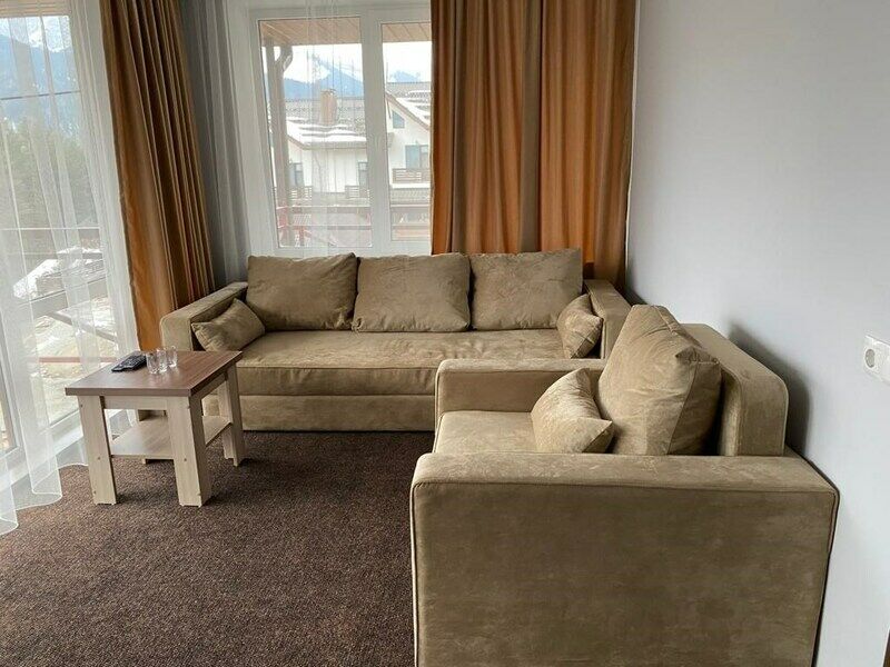 Люкс 2-местный 2-комнатный (с видом на горы)