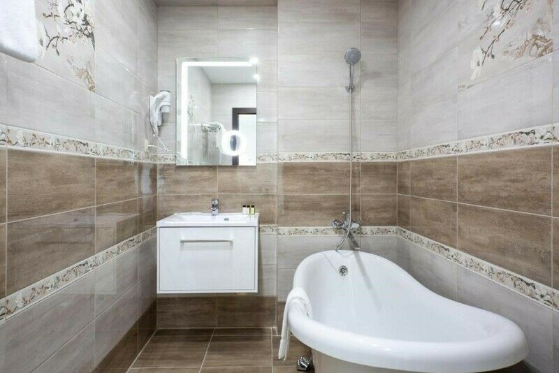 Люкс 2-местный 2-комнатный (с видом на сад)