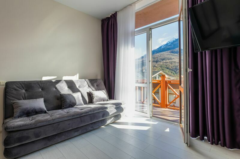 Семейный 4-местный (панорамный, с балконом)