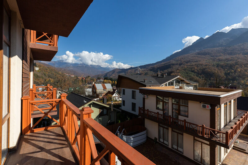 Семейный 4-местный (панорамный, с балконом)