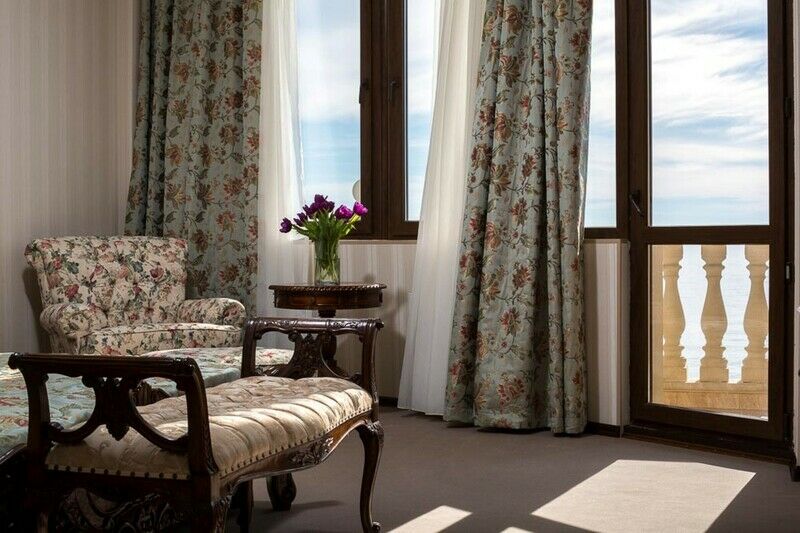 Люкс 3-местный 1-комнатный (с видом на море)