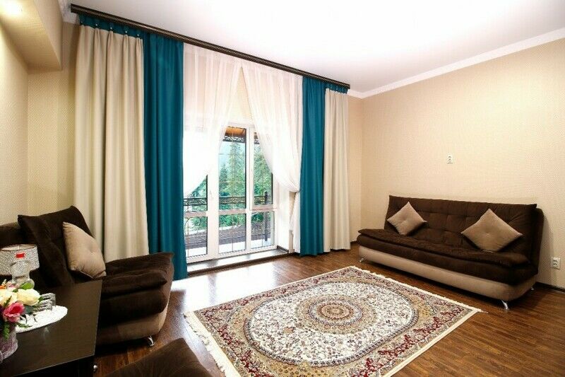 Люкс 2-местный 2-комнатный (с балконом)