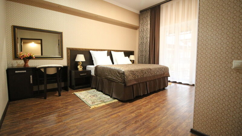 Люкс 2-местный 2-комнатный (с балконом)