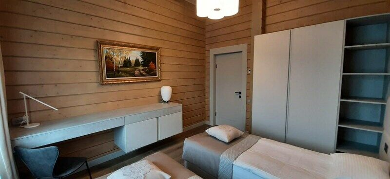 Коттедж Белая Хризантема