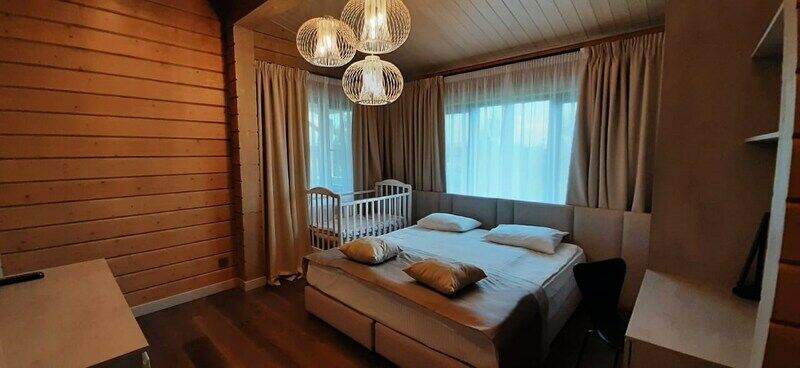 Коттедж Белая Хризантема