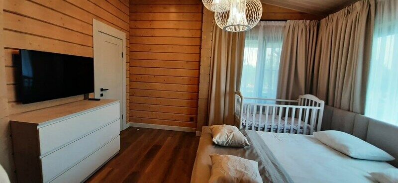 Коттедж Белая Хризантема