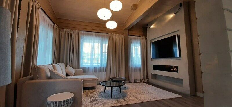 Коттедж Белая Хризантема