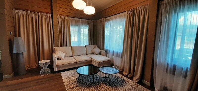 Коттедж Белая Хризантема