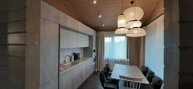 Коттедж Белая Хризантема