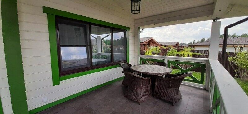 Коттедж Белая Хризантема